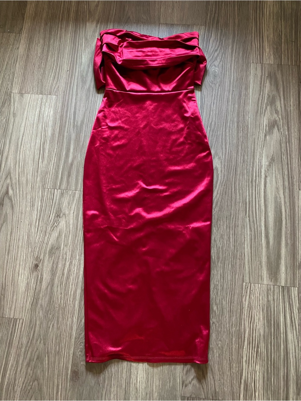 Windsor Strapless Satin iMidi Dress in Crimson